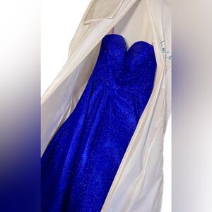 I’m selling my Camille’s LA VIE royal blue dress that got out back in 2018